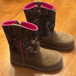 Kids Camouflage Boots with Pink Trim
